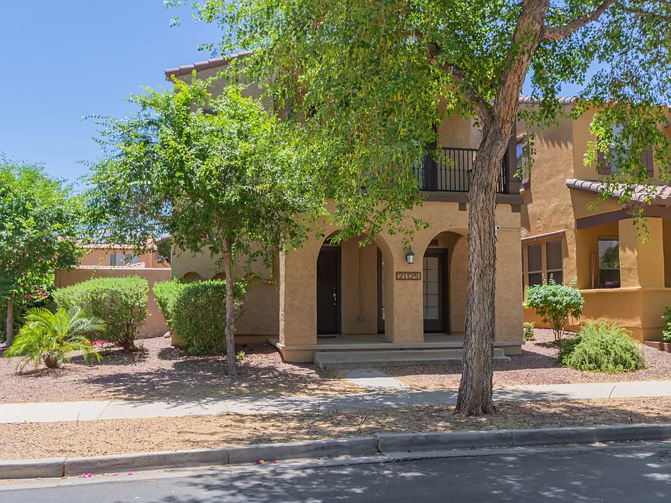 21125 W Elm Way