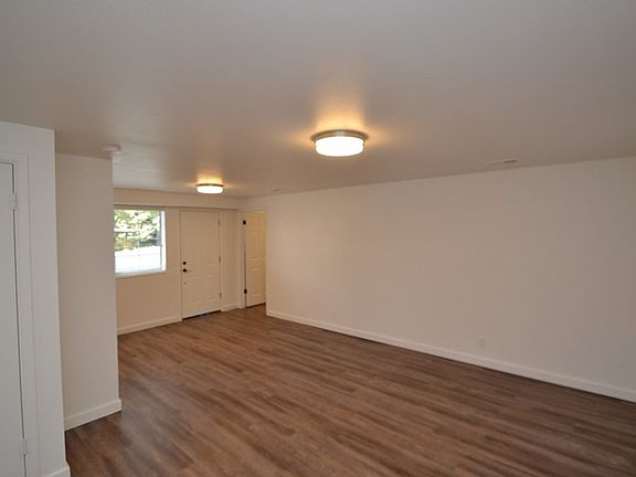4th image of 1905 E Grandeur Dr