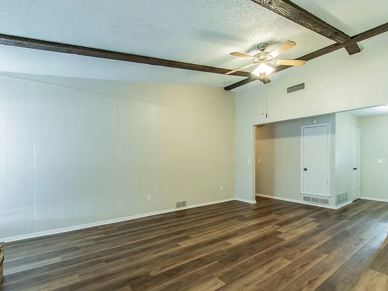 213 Melinda Dr — Photo 6