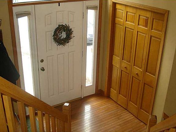 2nd image of 231 Rose Ct N