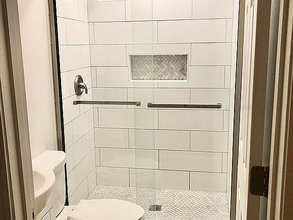 2nd image of 4805 Greenway Ave