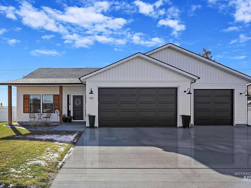 1st image of 100 Cayuse Creek Dr