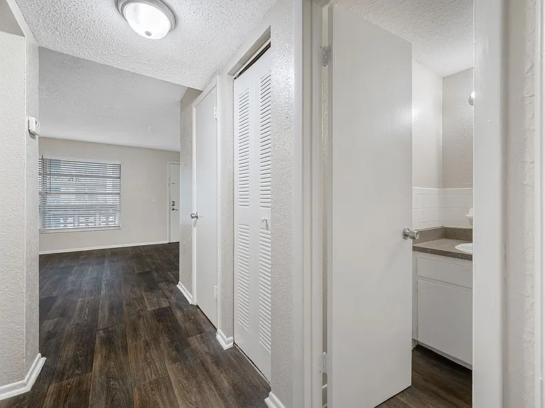 KC Flats Apartments — Photo 21