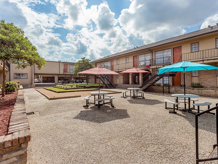 Las Velas at Hillcroft Apts. — Photo 11