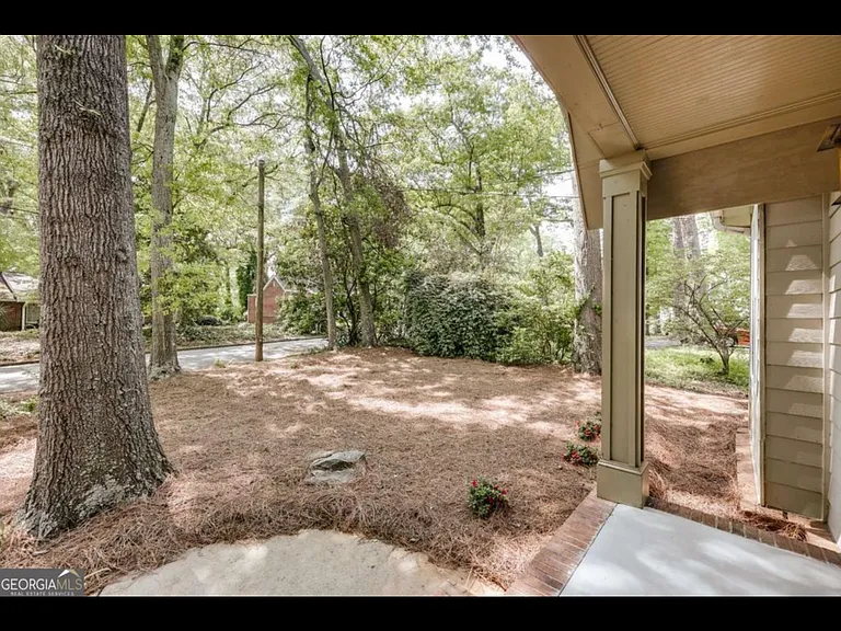 90 Hart Ave — Photo 41