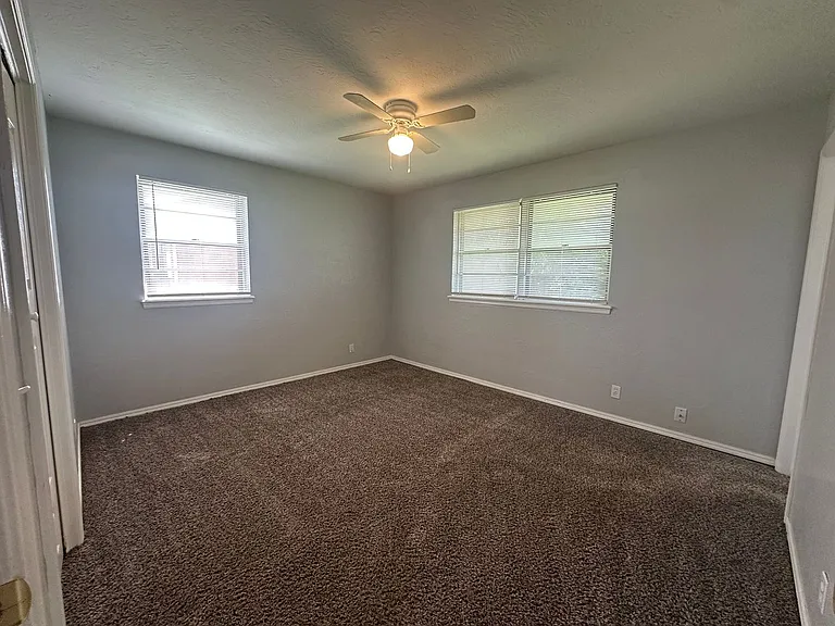 4844 Woodview Dr — Photo 30