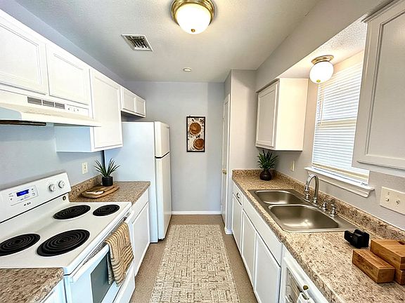 5th image of 810 Station St #3