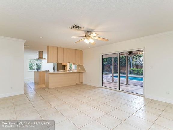 4th image of 10300 NW 17th St