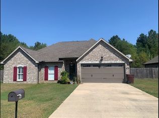 58 Regent Ln, Columbus, MS 39705