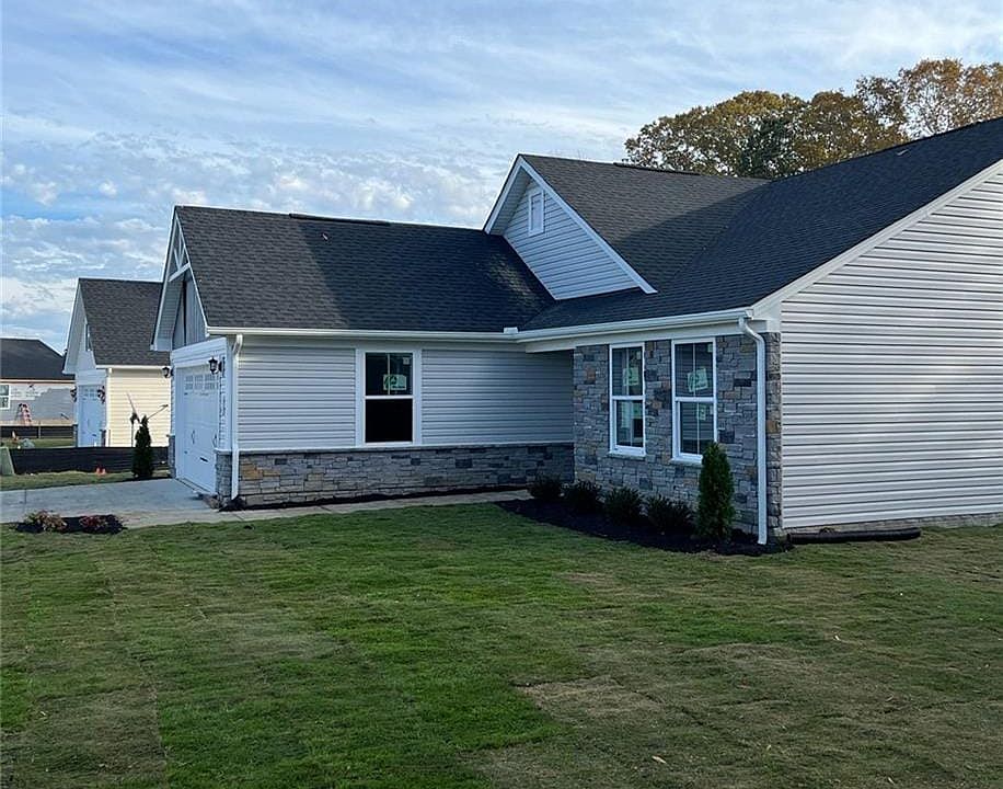 1st image of 16 Grace Hill Cir