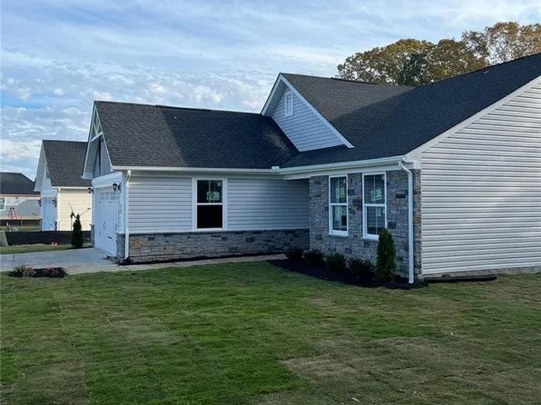 16 Grace Hill Cir, Kilmarnock, VA 22482