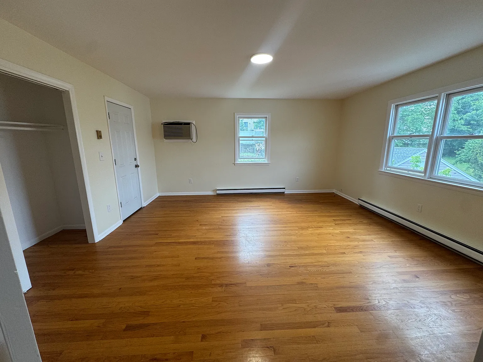 105 Webb Ave — Photo 4