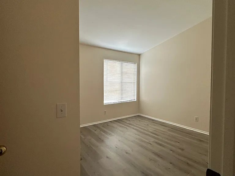 1040 N Turner Ave — Photo 16