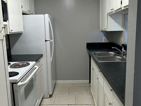 5th image of 206 Plaza Verde Dr