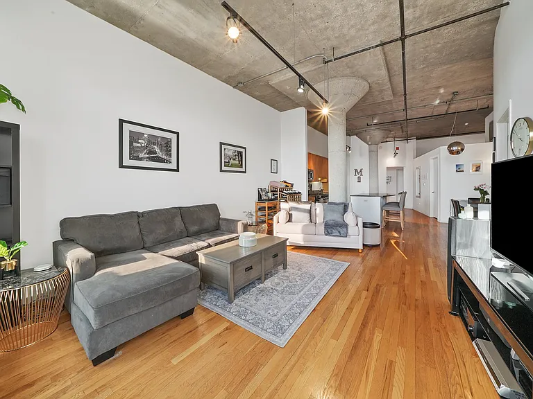 900 N Kingsbury St #800 — Photo 10