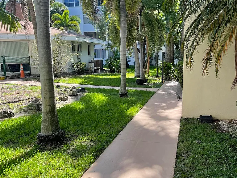 1333 E Hallandale Beach Blvd #302 — Photo 28