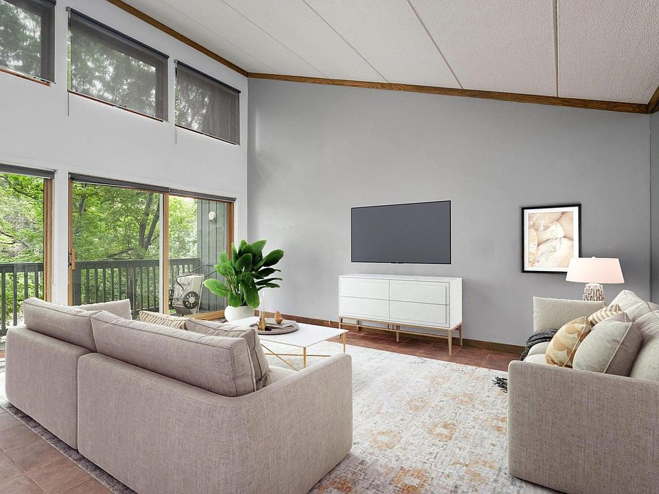 1st image of 15611 Scenic Ln