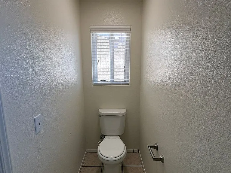 722 W James Ct — Photo 7