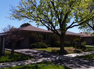 35 Hartland Rd, Toronto, ON M9C4S9