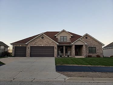 1st image of 618 Castle Wynd Dr