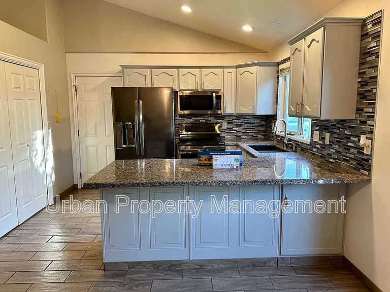 528 W 810th St S — Photo 12