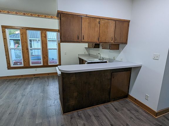 4th image of 150 Pine St