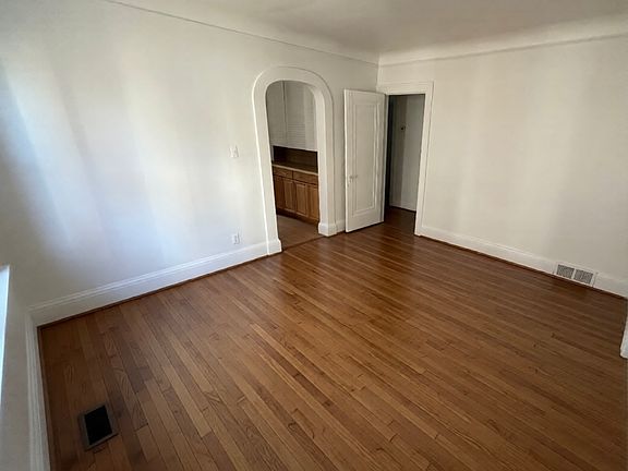 4th image of 1375 Somerset Ave