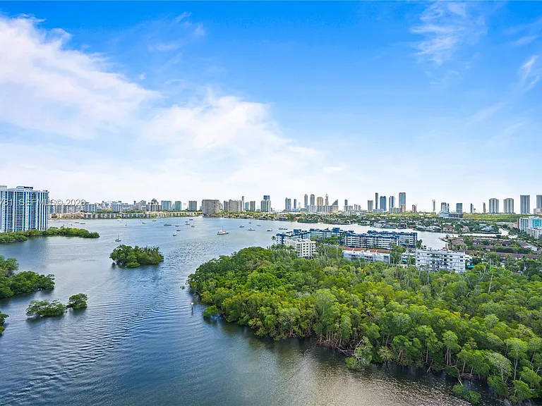 16385 Biscayne Blvd #1919 — Photo 31