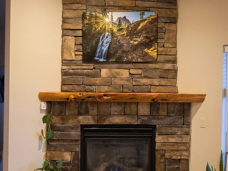 Gas fireplace with natural stone and mantel