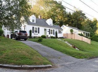 38 Walnut Hill Dr, Worcester, MA 01602