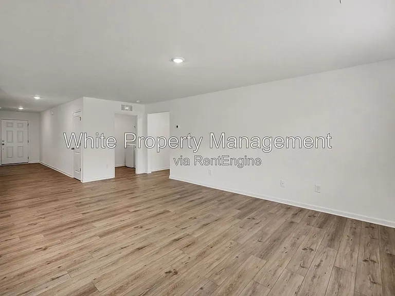 319 W 18th St — Photo 2