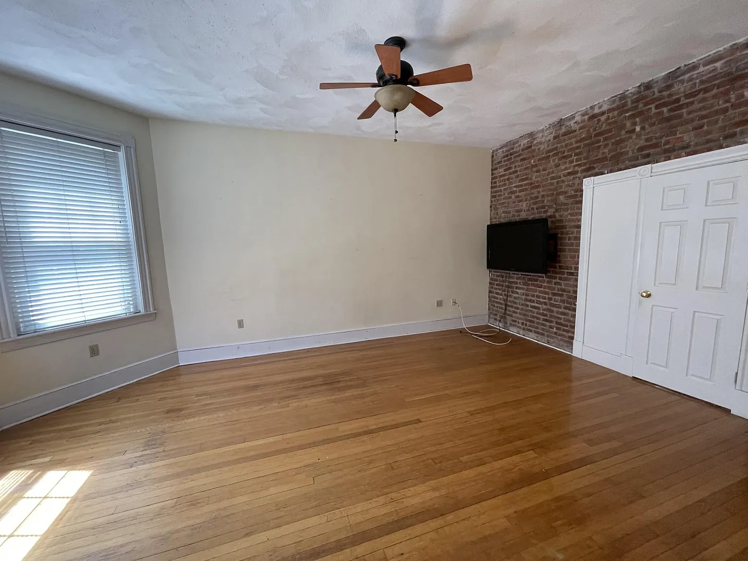 3 bed, 1335 sqft, $4,500 — Photo 2