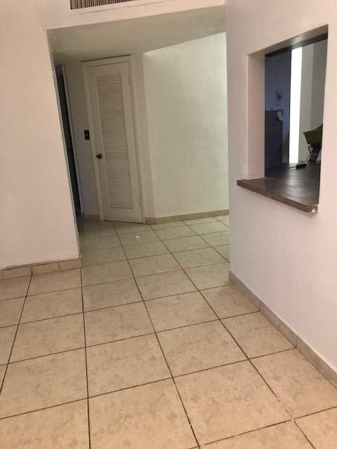 1st image of 1701 NE 191st St APT 319