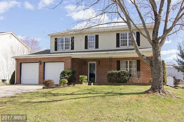 1st image of 810 Falcon Dr