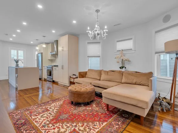 351 Centre St #3, Boston, MA 02122