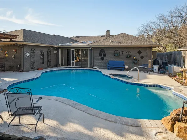 1118 Berkshire Ct, Trophy Club, TX 76262