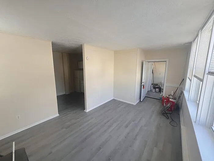 116 W B St #7 — Photo 3