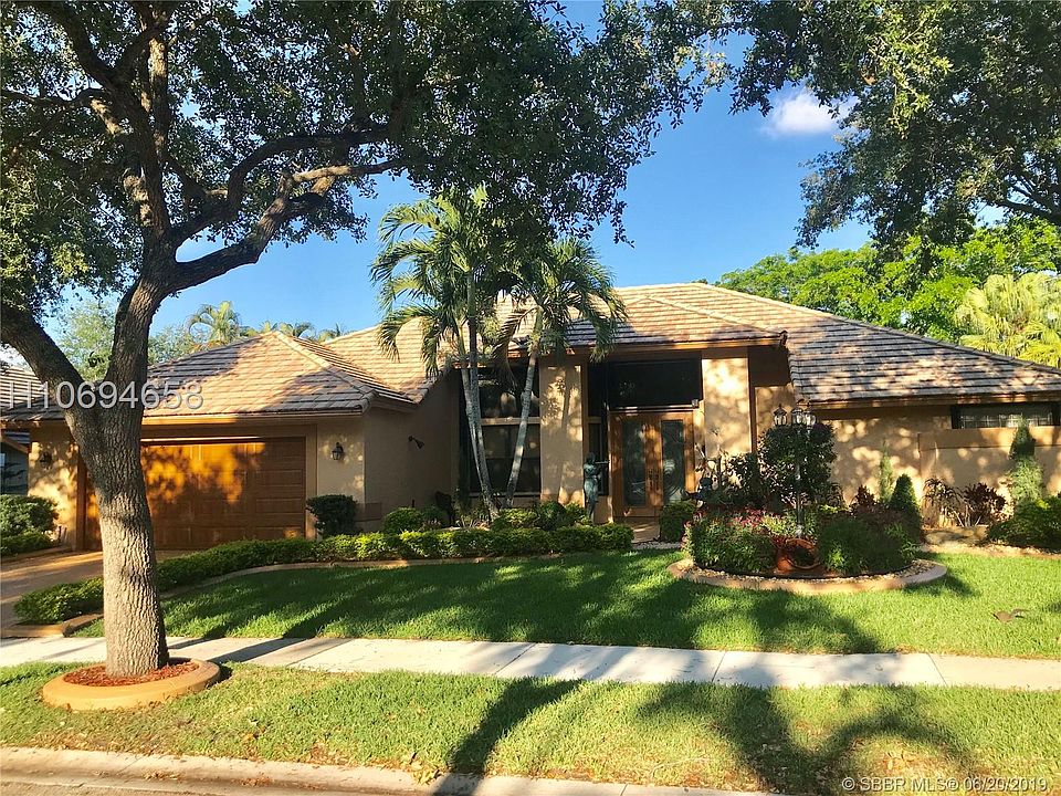1st image of 1104 Waterbrook Ln