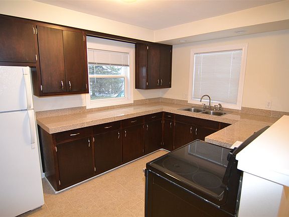 2nd image of 604 W Campus Dr
