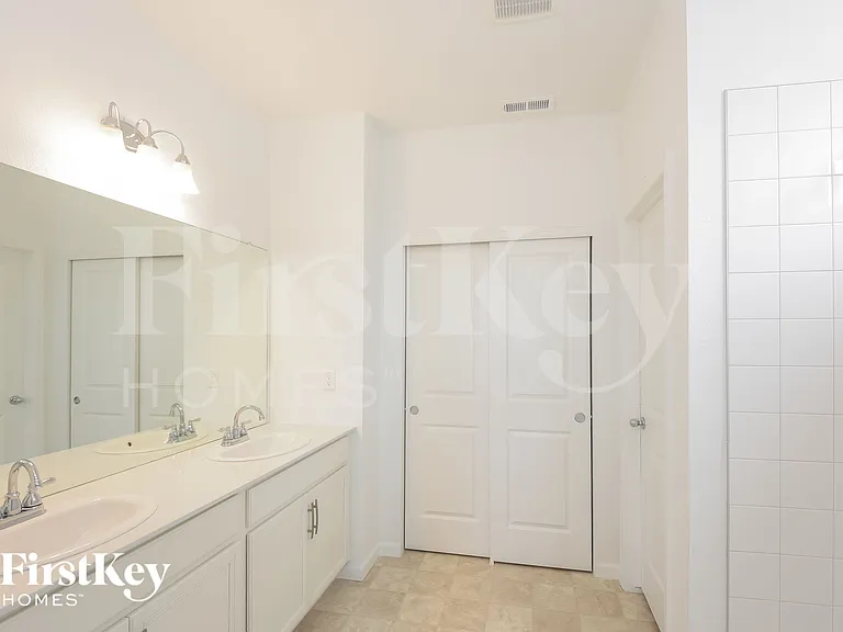14685 Normande Dr — Photo 10
