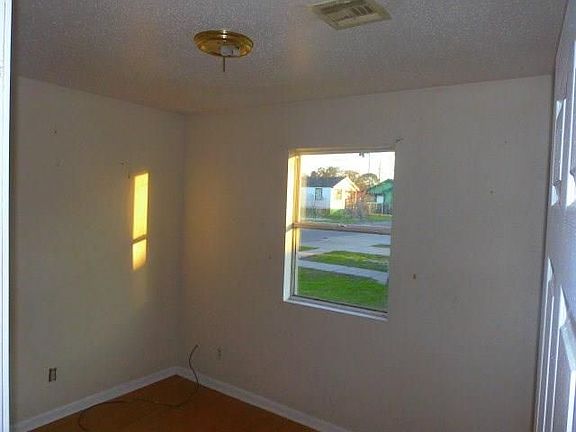 5th image of 2432 Music St
