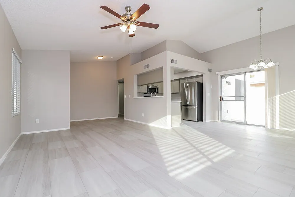 3 bed, 2.0 bath, 1322 sqft, $1,945 — Photo 4