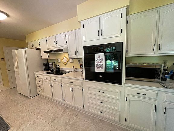 Smooth cooktop/wall oven