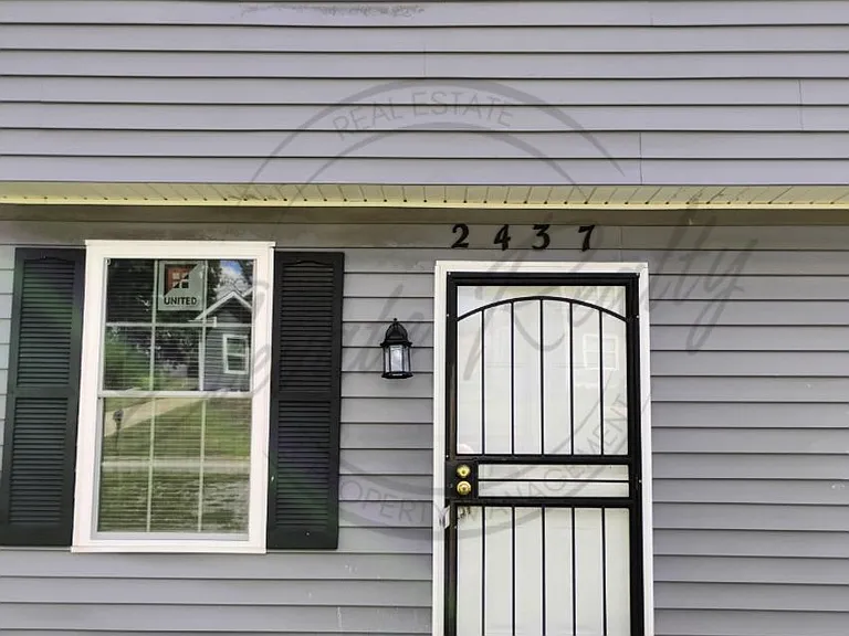 2437 Woodale Ln — Photo 1