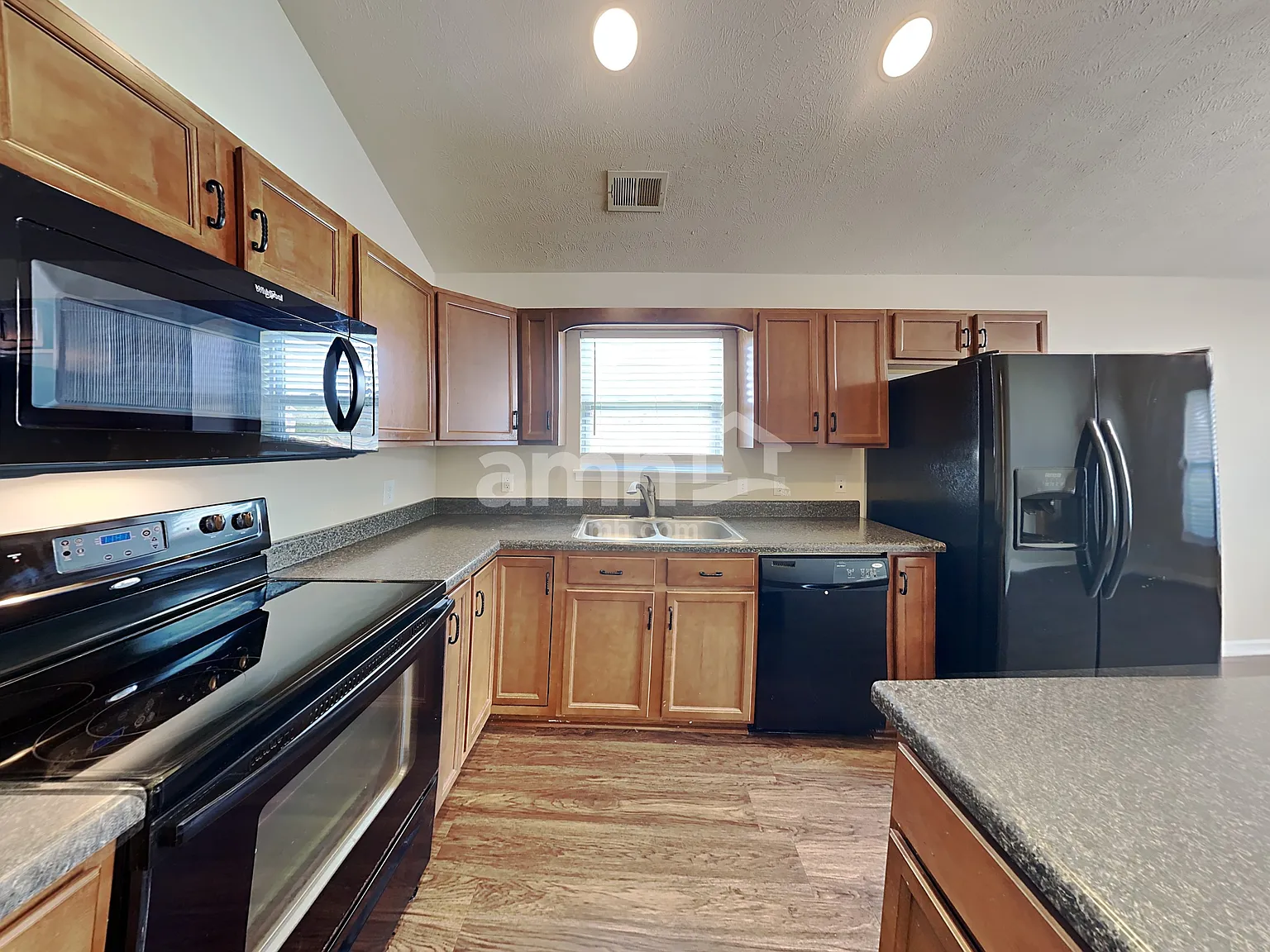3 bed, 2.0 bath, 1604 sqft, $2,295 — Photo 3