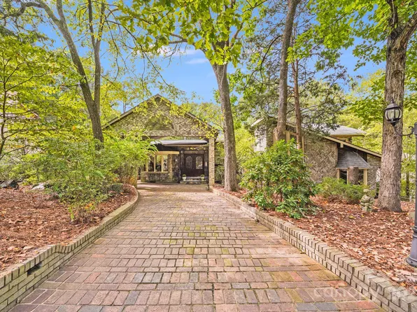 223 Millwood Ln, Charlotte, NC 28270