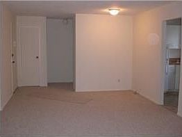 4th image of 748 Deer Park Ave