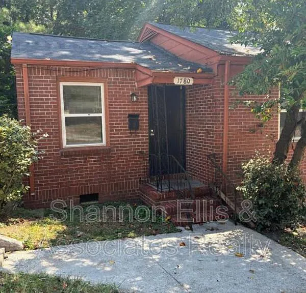 1780 Cahoon St SW — Photo 1
