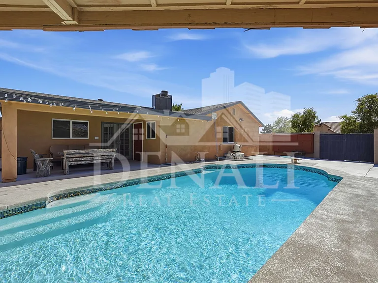 5654 W Mountain View Rd — Photo 33