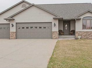 2530 Meadow View Dr, Urbana, IA 52345